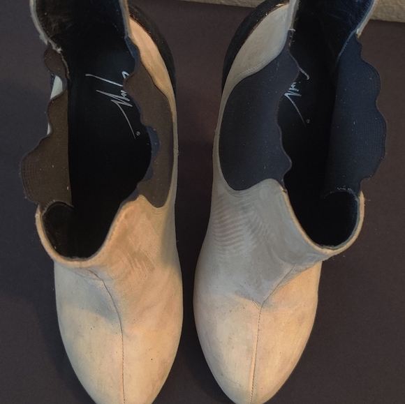 Giuseppe Zanotti Suede Two-tone Cream and Black Heeled Booties - Picture 6 of 6